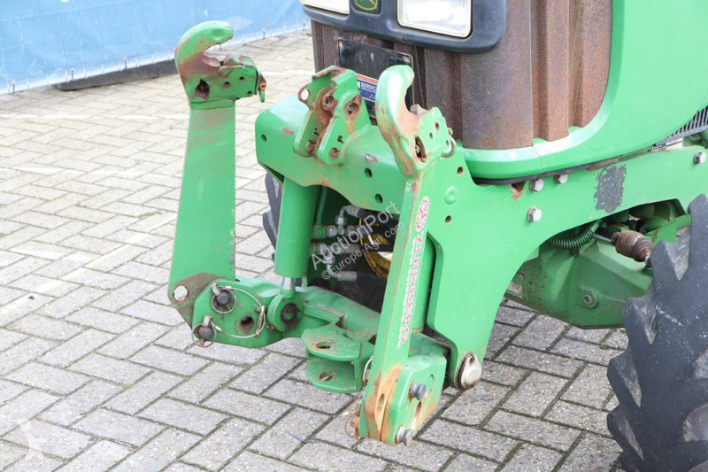 Tractor agrícola John Deere 5615 V