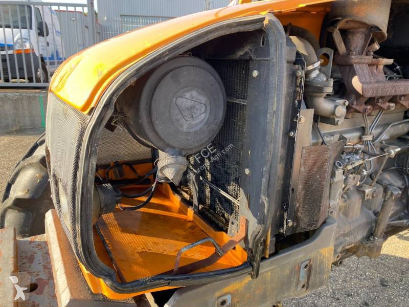 Tractor Renault 330  endommagé