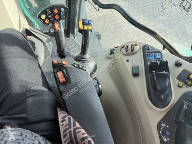 Tracteur agricole Massey Ferguson Agrotron...
