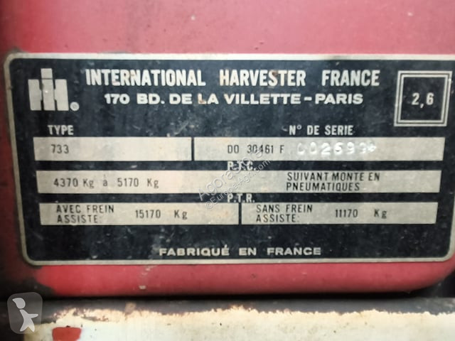 Tracteur agricole International 733