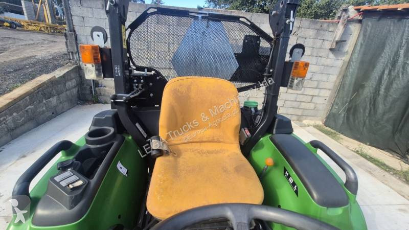 Zemědělský traktor John Deere 3038E