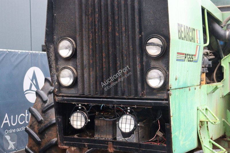 Zemědělský traktor  Bearcat PT225