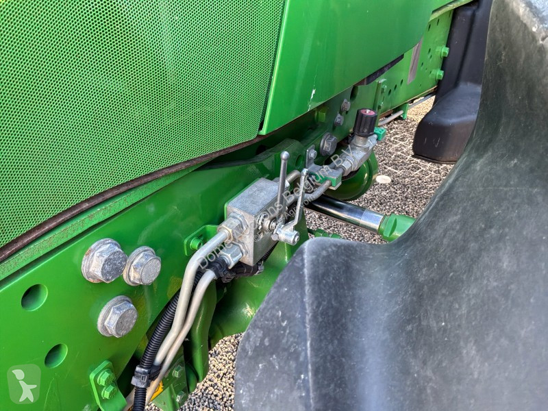 Zemědělský traktor John Deere 6210R