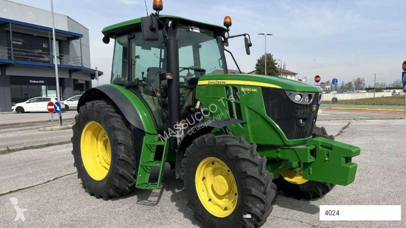 Tractor agrícola John Deere 6090MC 4X4