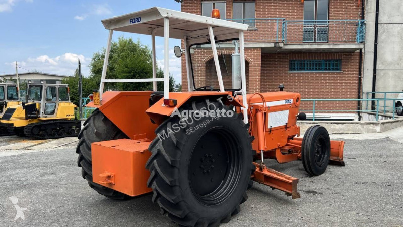 جرار زراعي Ford 5600 4X2
