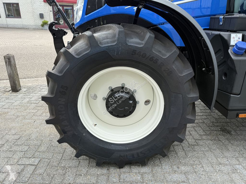Tractor New Holland T6145 AC STAGE V