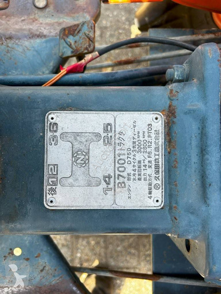 Tractor  B7001