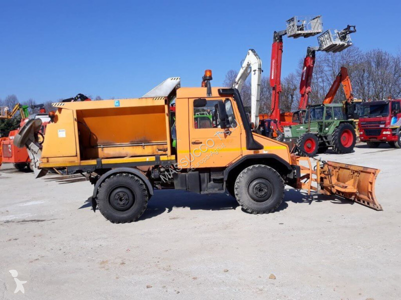 Lantbrukstraktor Mercedes Unimog - U90