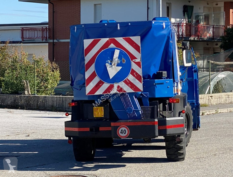 Lantbrukstraktor Mercedes UNIMOG