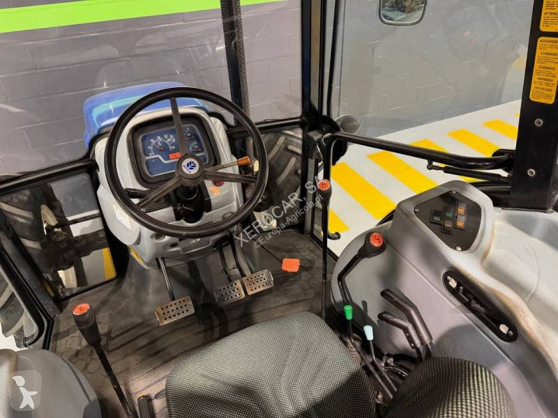 Tractor agrícola New Holland TD5050 Cabine AC 4RM
