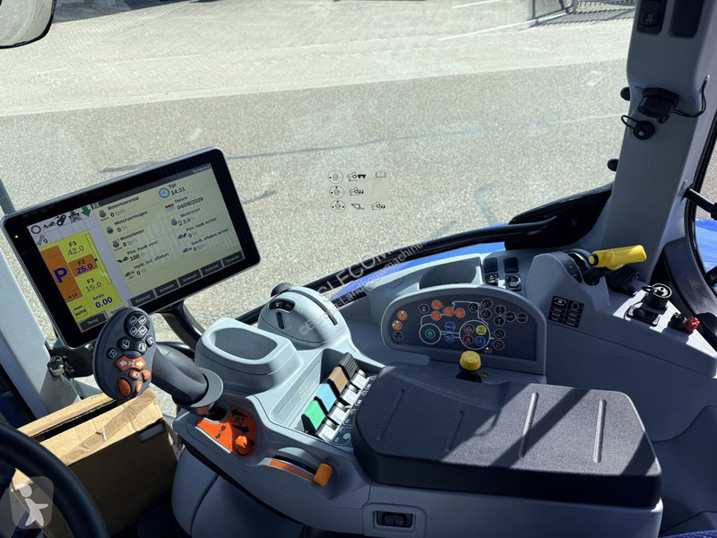 Lantbrukstraktor New Holland T6.145 AC STAGE V...