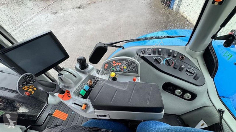 New Holland  T8.360  2750h tractor
