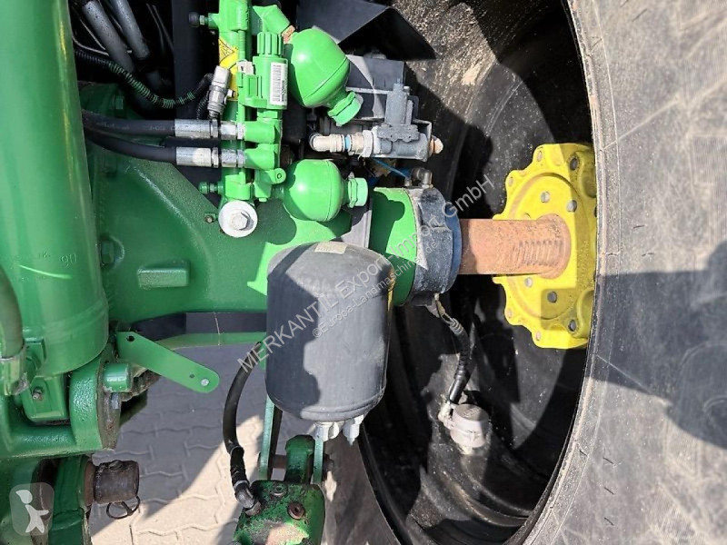 Lantbrukstraktor John Deere 6215R