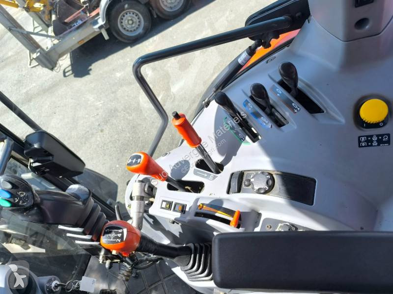 Kubota 5111 DTHQ + Chargeur MX U407 tractor