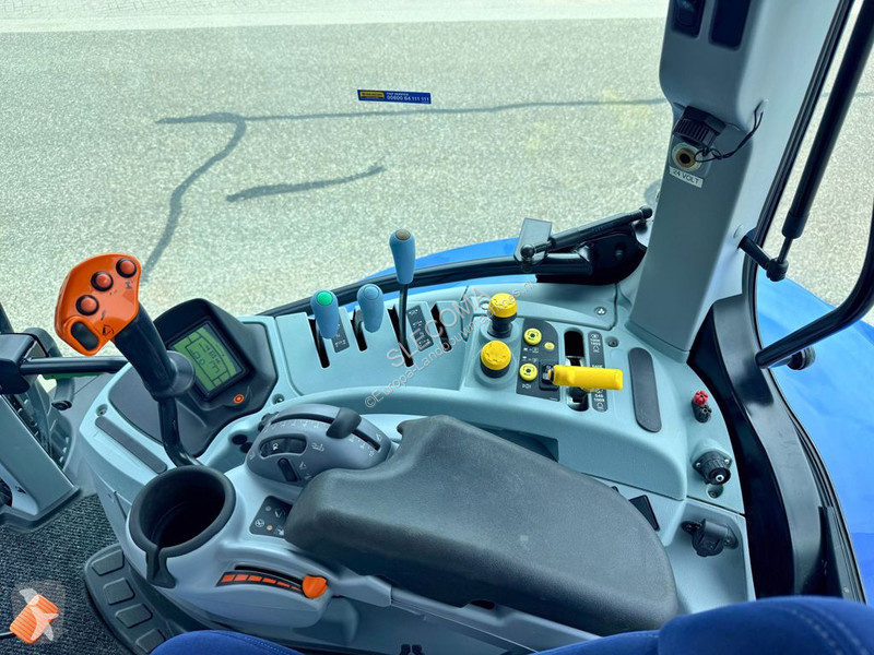 New Holland T7.165S Range Command tractor
