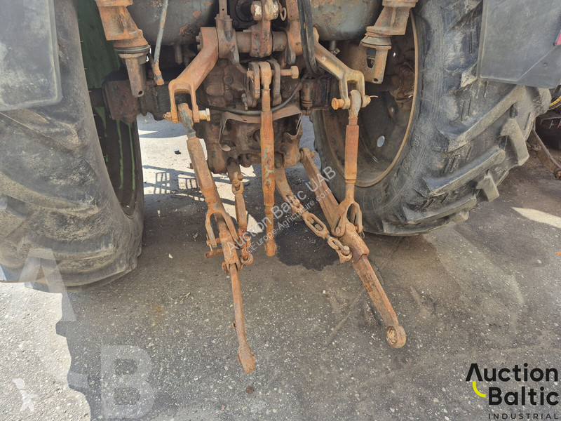 Lantbrukstraktor MT3 Belarus-820