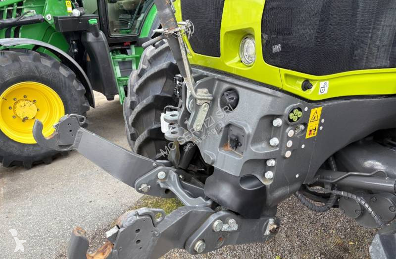 Claas Axion 830 tractor