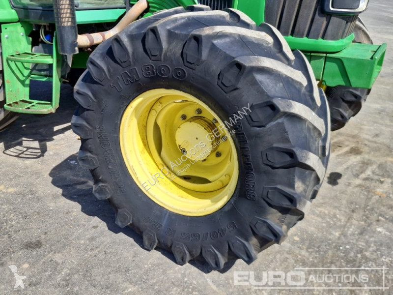 Zemědělský traktor John Deere 6330