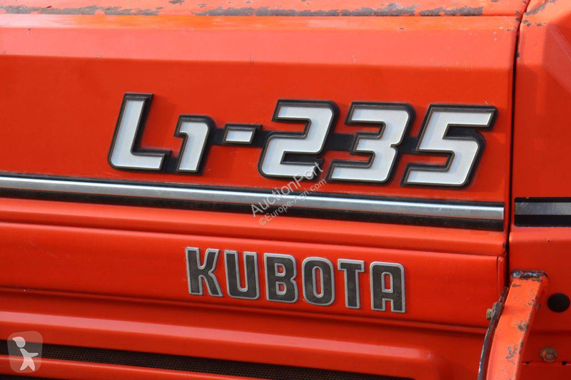 جرار زراعي Kubota L1-235