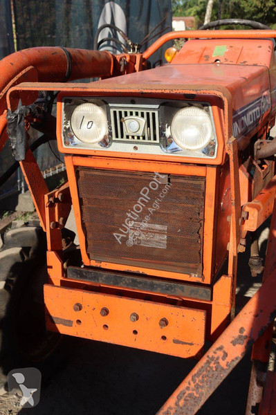 Zemědělský traktor Hinomoto E264