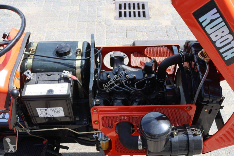 Сільськогосподарський трактор Kubota B7001
