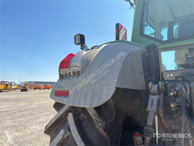 Сільськогосподарський трактор Fendt 828 Vario