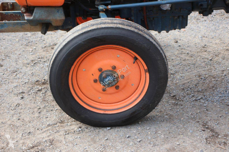 Сільськогосподарський трактор Kubota L2601
