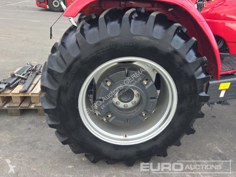 Tractor Mahindra 8560