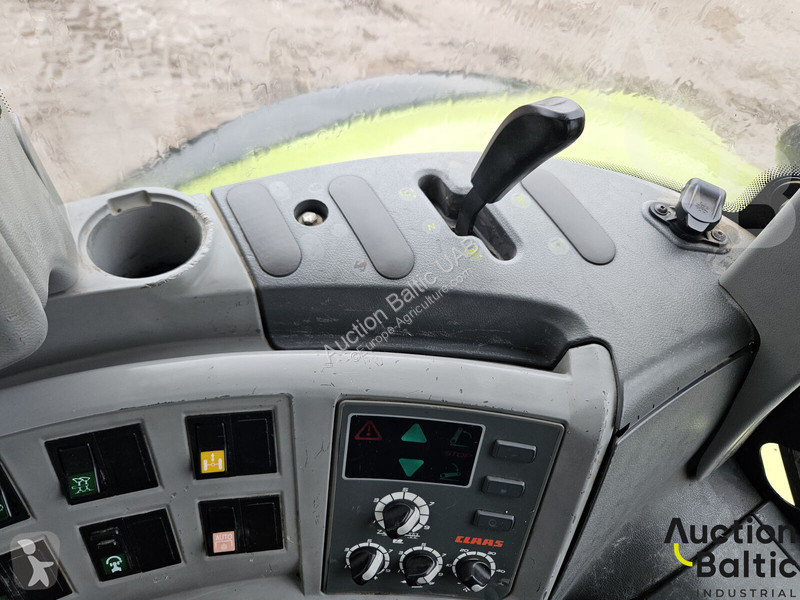 Claas Axion 830 tractor
