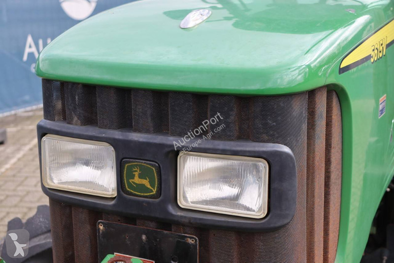 Tractor agrícola John Deere 5615 V