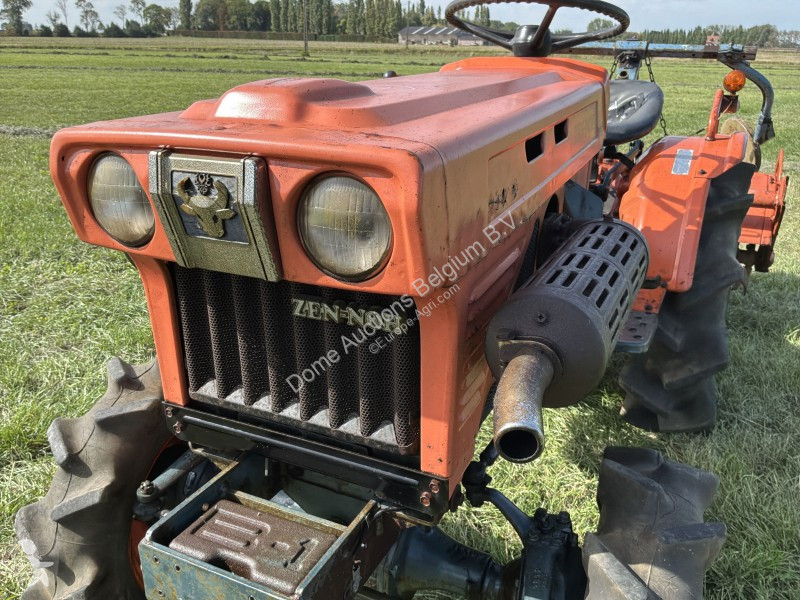 Tractor  B7001