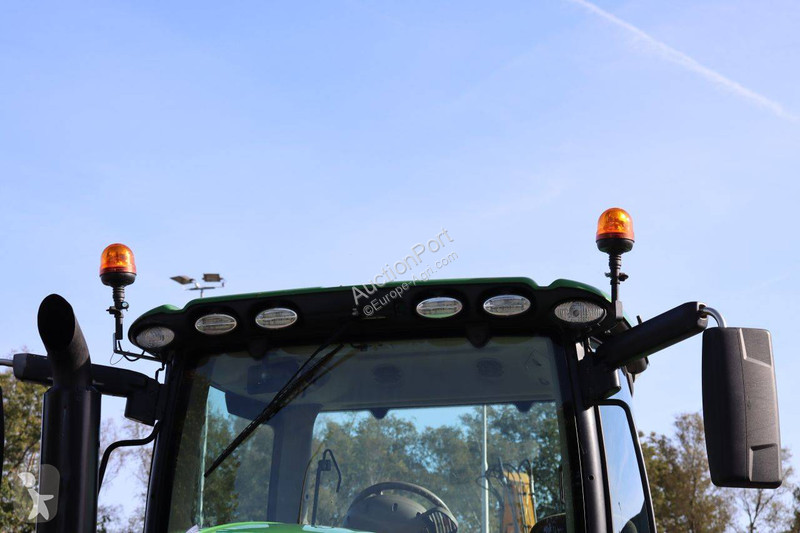 Zemědělský traktor John Deere 6195R