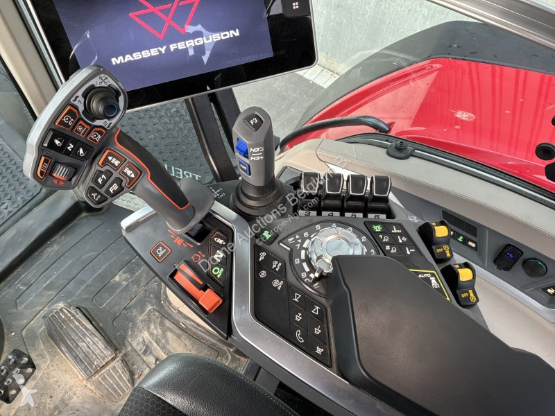 Zemědělský traktor Massey Ferguson 9S.425...