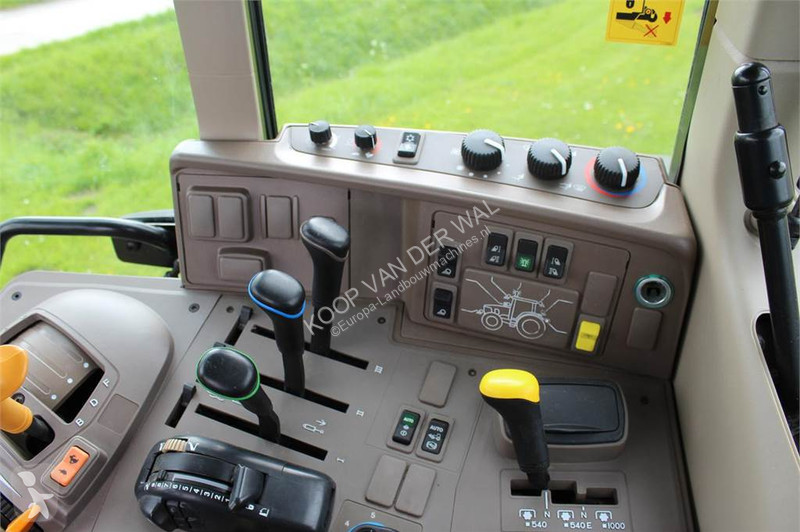 Tractor John Deere 6120M with 623R loader
