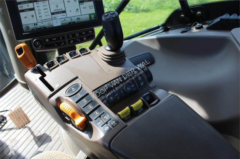 جرار زراعي John Deere 6215R