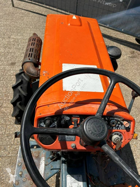 Tractor  B7001