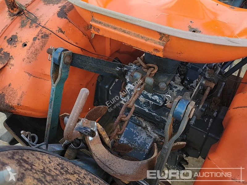 جرار زراعي  B6000