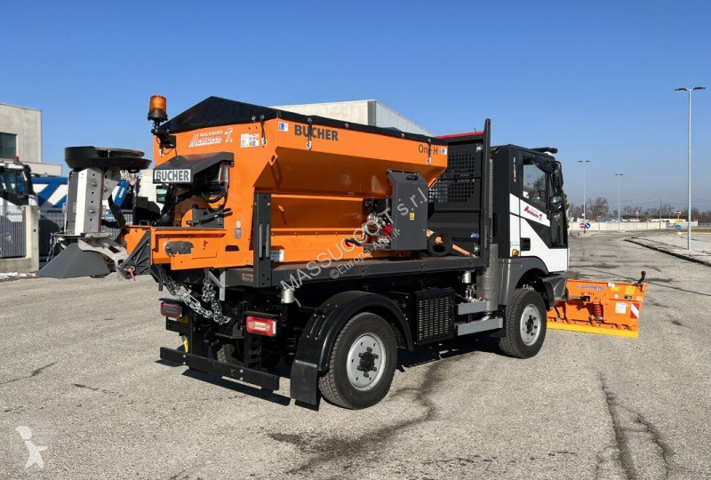 Lantbrukstraktor Aebi Schmidt MT760