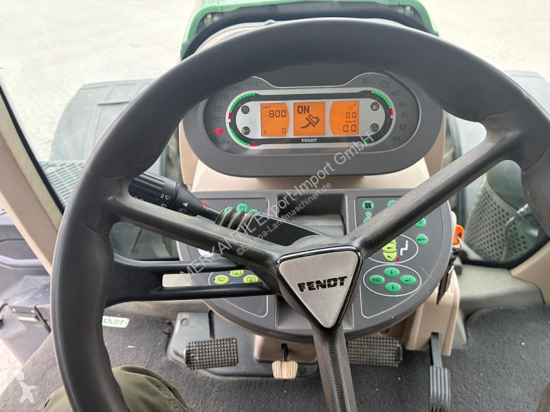 Lantbrukstraktor Fendt  828 Vario
