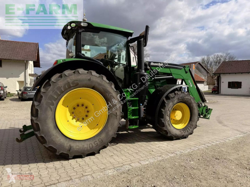 Landbrugstraktor John Deere  6215 r mit frontlader