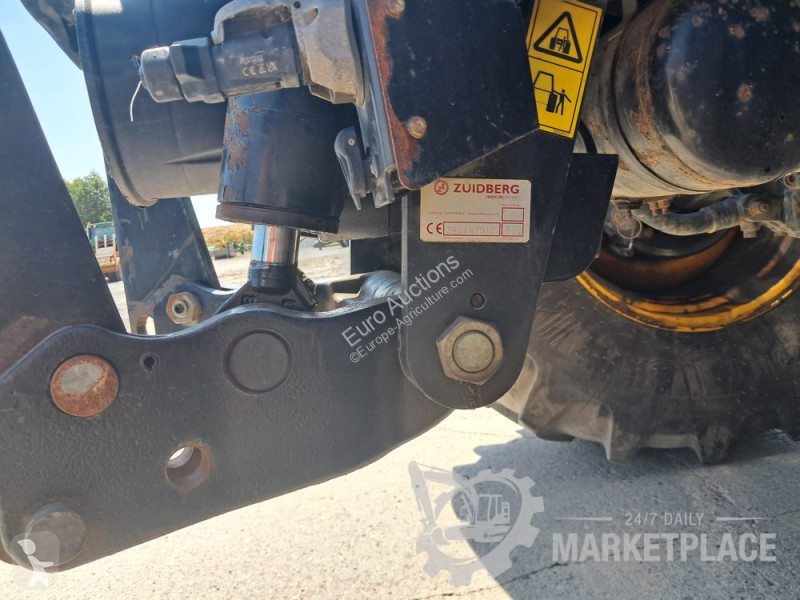 Сільськогосподарський трактор JCB FASTRAC 4220