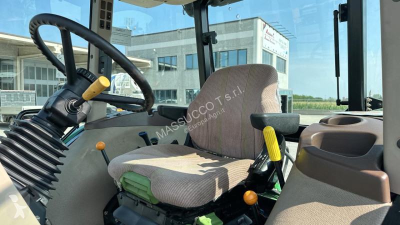 Tractor agrícola John Deere 6100D