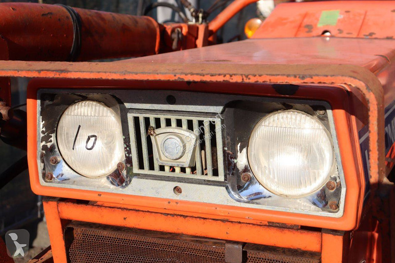Zemědělský traktor Hinomoto E264