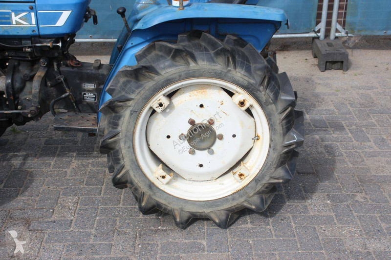 Сільськогосподарський трактор Iseki TS1610