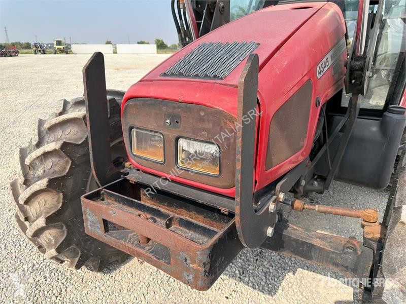Сільськогосподарський трактор Massey Ferguson 4345