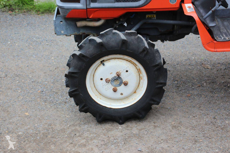 Сільськогосподарський трактор Kubota GB15