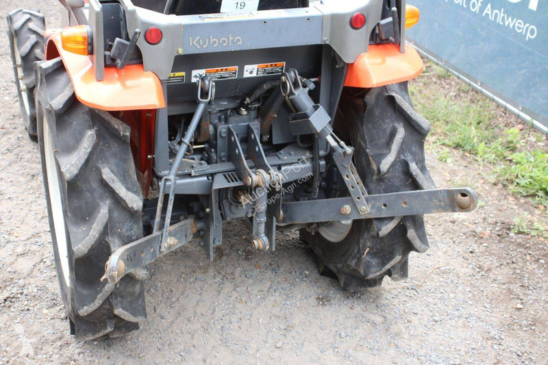 Сільськогосподарський трактор Kubota Granbia GB20