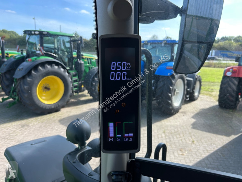John Deere 185 tractor