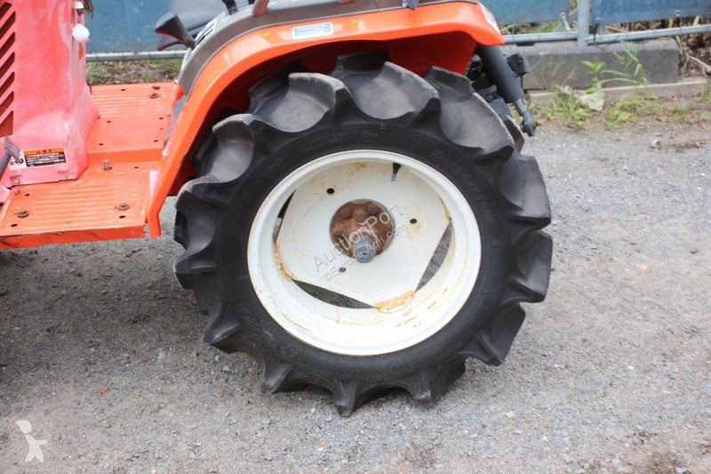 Kubota B52 tractor