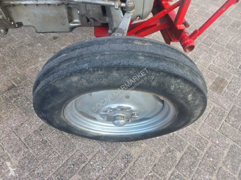 Tracteur agricole Massey Ferguson 135 135
